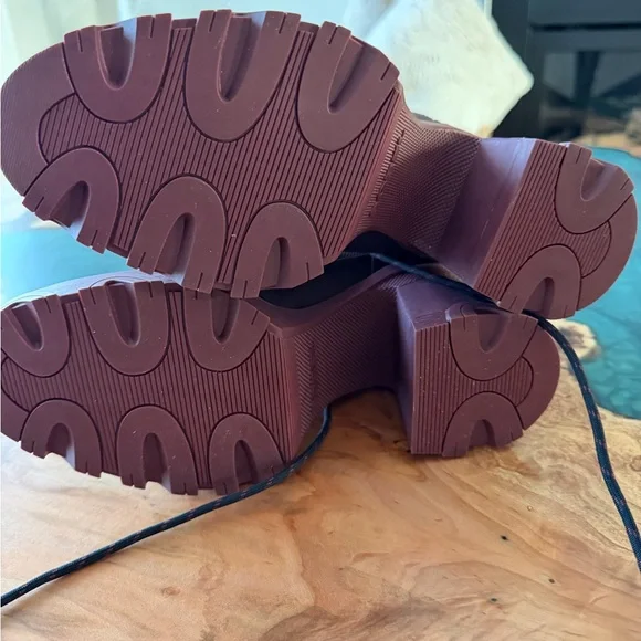 Stylish Sorel Women's Lace-Up Boots - Picture 5 of 5